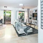 Seaside 3 Bedroom Townhouse In San Pedro Close To The With Private Garden Сasa de vacaciones *