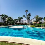 Seaside 3 Bedroom Townhouse In San Pedro Close To The With Private Garden Сasa de vacaciones Marbella