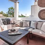 Seaside 3 Bedroom Townhouse In San Pedro Close To The With Private Garden Сasa de vacaciones *