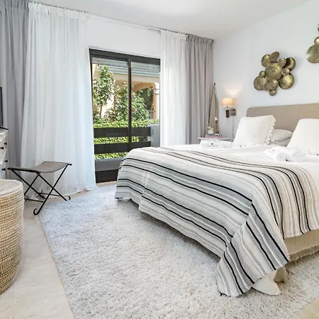 Будинок відпочинку Seaside 3 Bedroom Townhouse In San Pedro Close To The With Private Garden