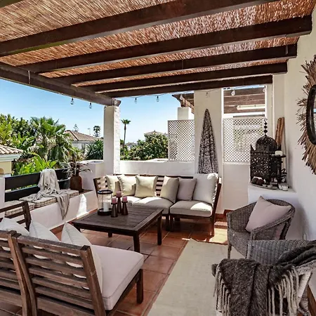 Будинок відпочинку Seaside 3 Bedroom Townhouse In San Pedro Close To The With Private Garden *