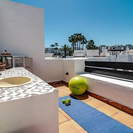 Будинок відпочинку Seaside 3 Bedroom Townhouse In San Pedro Close To The With Private Garden *