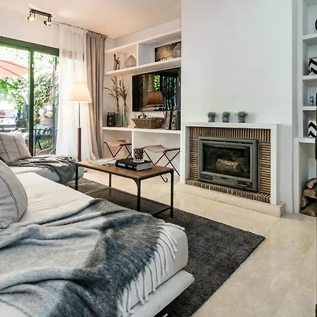Seaside 3 Bedroom Townhouse In San Pedro Close To The With Private Garden Μαρμπέλλα