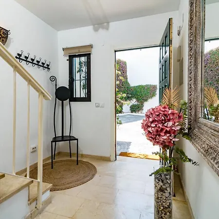 Tatil Evi Seaside 3 Bedroom Townhouse In San Pedro Close To The With Private Garden *