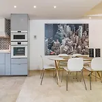 Дом отдыха Seaside 3 Bedroom Townhouse In San Pedro Close To The With Private Garden *