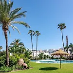 Дом отдыха Seaside 3 Bedroom Townhouse In San Pedro Close To The With Private Garden *
