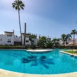 Seaside 3 Bedroom Townhouse In San Pedro Close To The With Private Garden Дом отдыха
