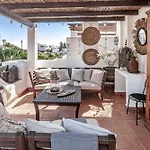Дом отдыха Seaside 3 Bedroom Townhouse In San Pedro Close To The With Private Garden *