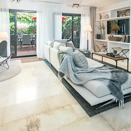 Seaside 3 Bedroom Townhouse In San Pedro Close To The With Private Garden 마르베야