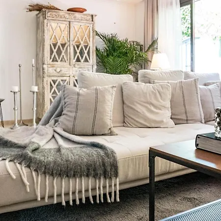 펜션 Seaside 3 Bedroom Townhouse In San Pedro Close To The With Private Garden *