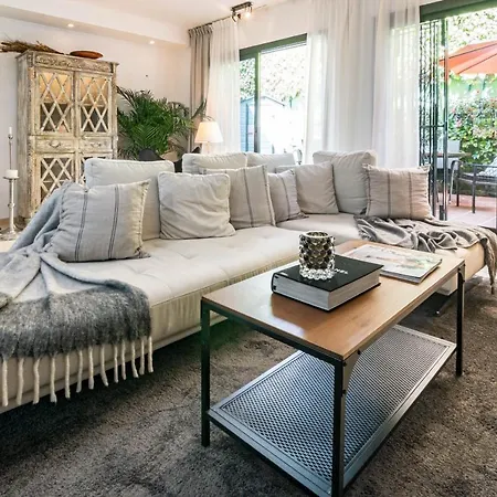 펜션 Seaside 3 Bedroom Townhouse In San Pedro Close To The With Private Garden *