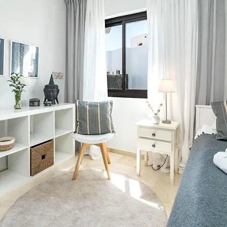 Seaside 3 Bedroom Townhouse In San Pedro Close To The With Private Garden 펜션