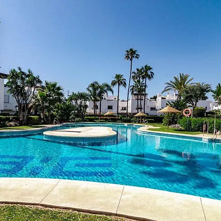 Seaside 3 Bedroom Townhouse In San Pedro Close To The With Private Garden 펜션 마르베야