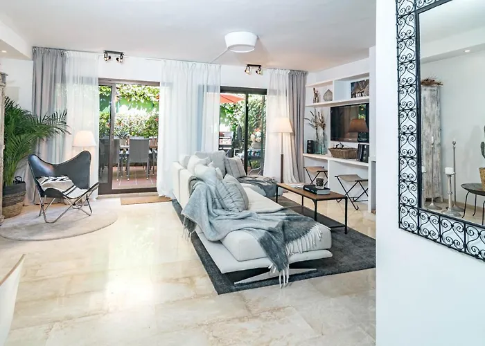 Seaside 3 Bedroom Townhouse In San Pedro Close To The With Private Garden Nyaraló *