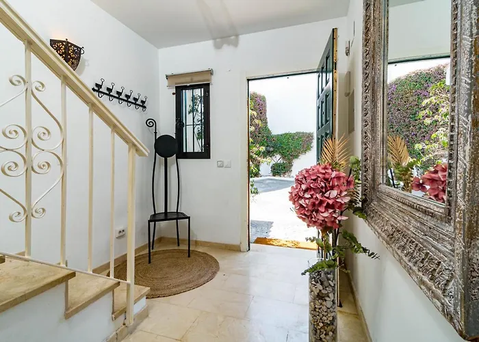 Nyaraló Seaside 3 Bedroom Townhouse In San Pedro Close To The With Private Garden *